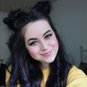 Meet your Posher, Leila